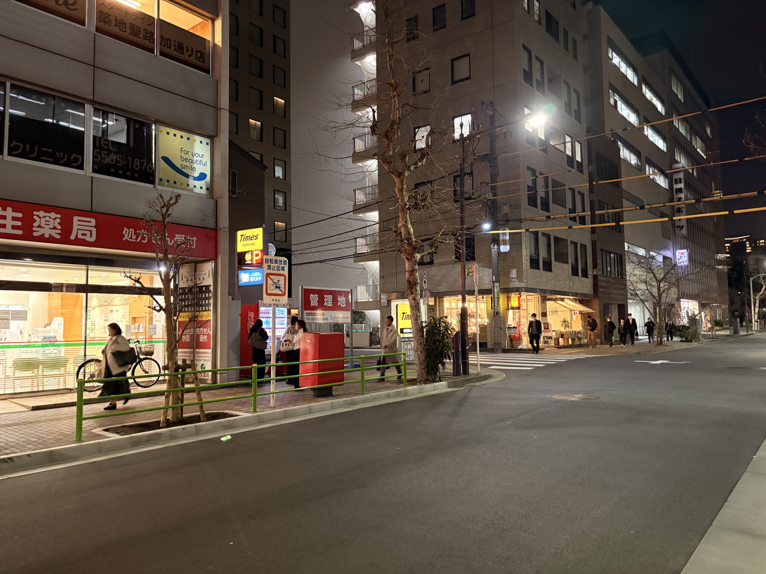 Walking toward St Luke's Tower